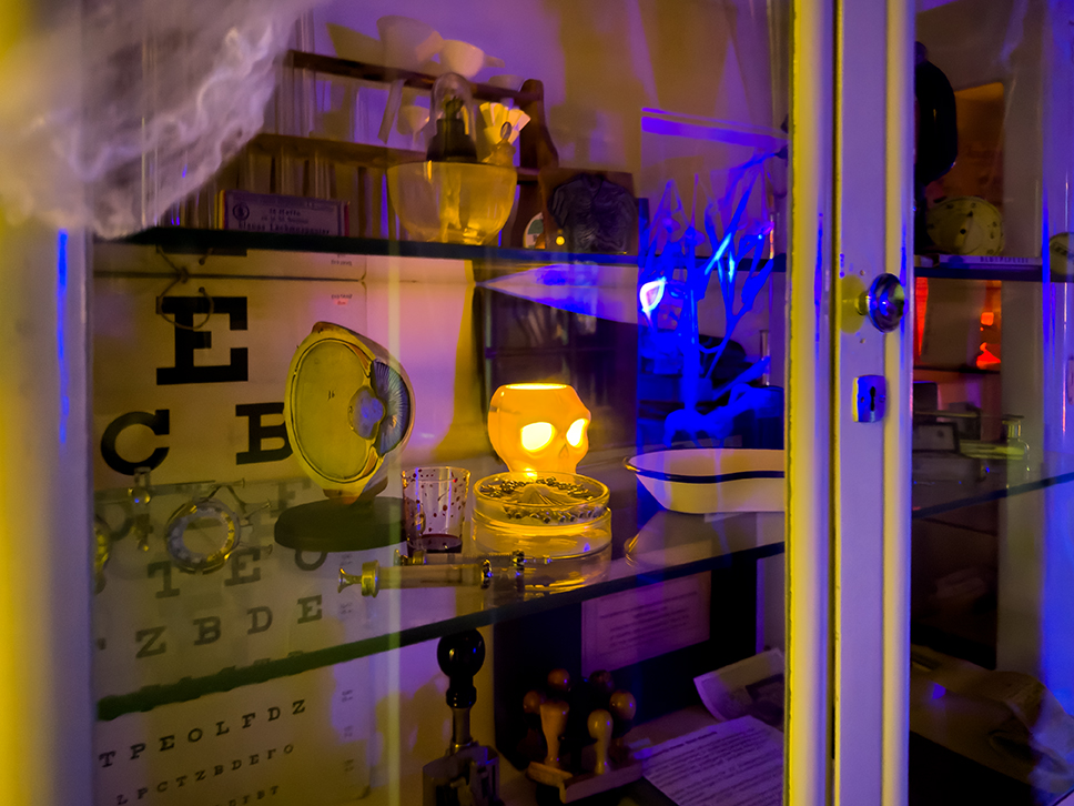 The Crafts Museum Ovelgönne glowing in festive evening light