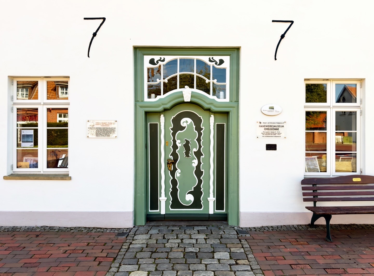 The restored Rococo door from 1773 in new splendour